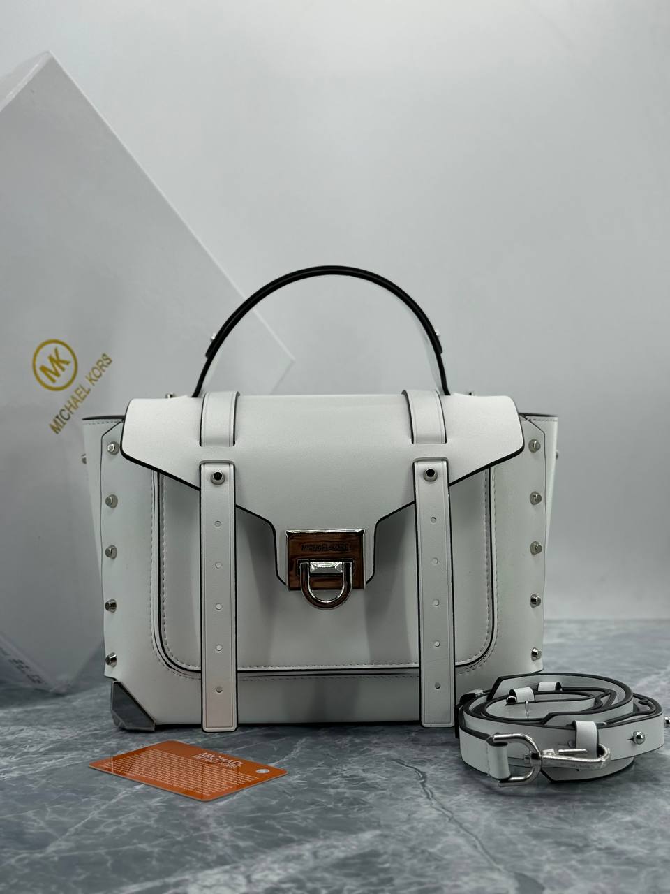Женская кожаная сумка Michael Kors Manhattan A137956 White фото 1 Женская кожаная сумка Michael Kors Manhattan A137956 White - фото 1
