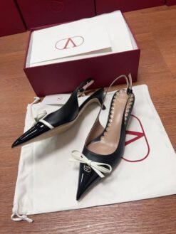 Босоножки Valentino Garavani Bepointy Slingback Pump In Patent Leather And Kidskin 50mm Premium Black-Wht