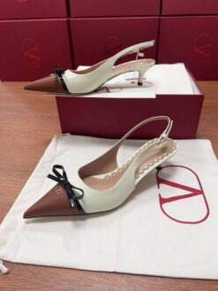 Босоножки Valentino Garavani Bepointy Slingback Pump In Patent Leather And Kidskin 50mm Premium Beige-Brn