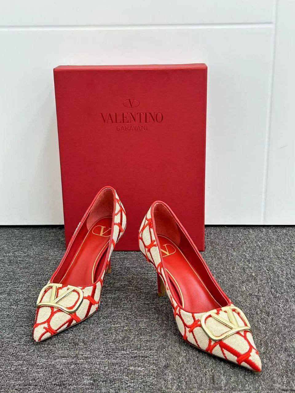 Туфли Valentino Garavani Toile Iconographe 80mm Premium Beige-Red фото 2 Туфли Valentino Garavani Toile Iconographe 80mm Premium Beige-Red - фото 2