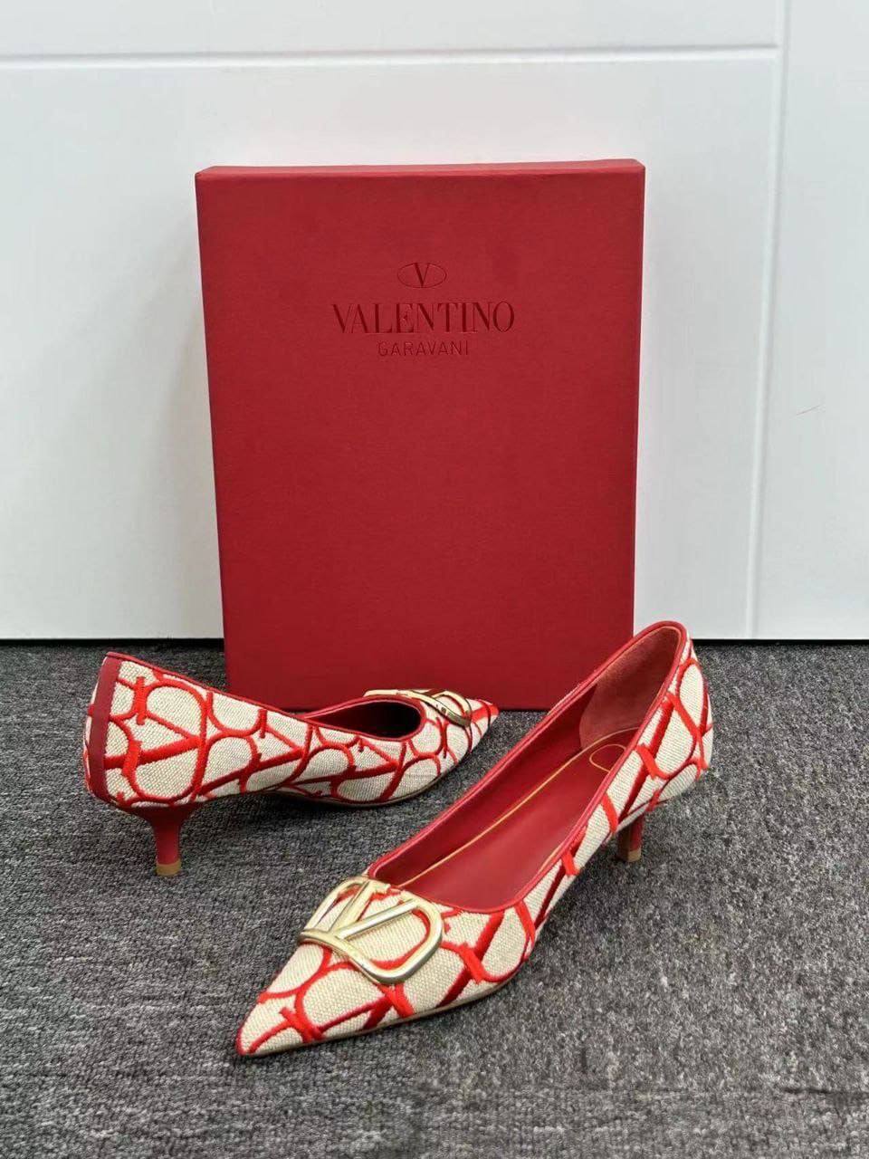 Туфли Valentino Garavani Toile Iconographe 50mm Premium Beige-Red фото 2 Туфли Valentino Garavani Toile Iconographe 50mm Premium Beige-Red - фото 2