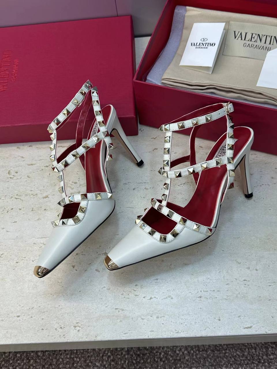 Босоножки Valentino Garavani Rockstud Kidskin Pumps 100mm Premium White-Red фото 2 Босоножки Valentino Garavani Rockstud Kidskin Pumps 100mm Premium White-Red - фото 2