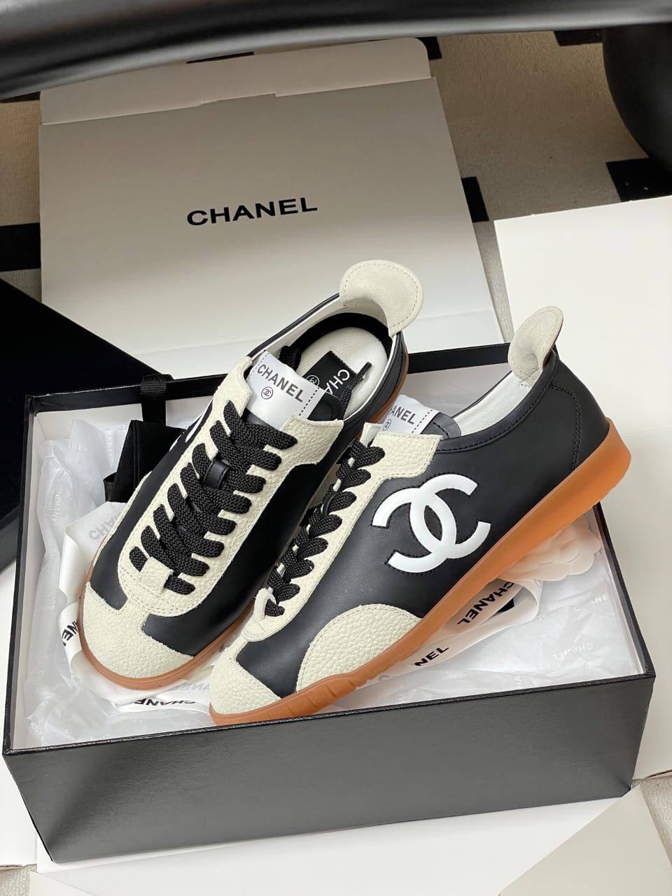 Кроссовки женские Chanel A138133 премиум чёрные с белым фото 1 Кроссовки женские Chanel A138133 премиум чёрные с белым - фото 1