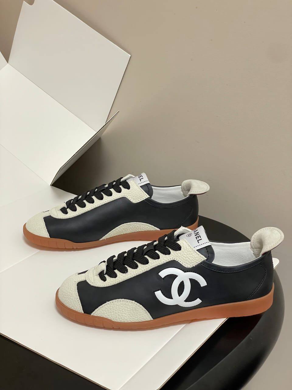 Кроссовки женские Chanel A138133 премиум чёрные с белым фото 3 Кроссовки женские Chanel A138133 премиум чёрные с белым - фото 3