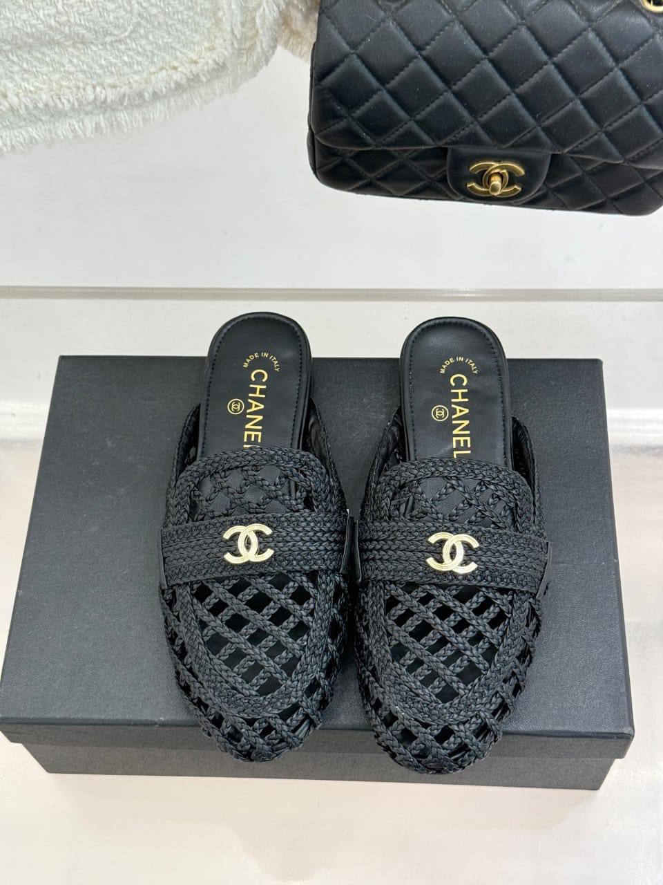 Мюли женские Chanel из рафии A138100 премиум черные фото 4 Мюли женские Chanel из рафии A138100 премиум черные - фото 4
