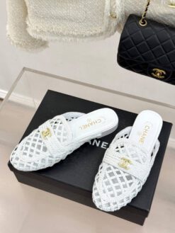 Мюли женские Chanel из рафии A138119 премиум белые