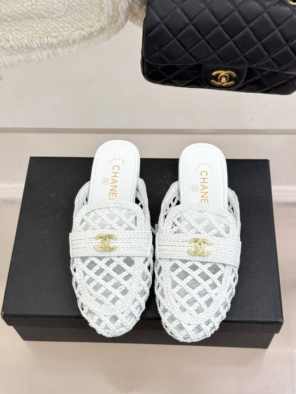 Мюли женские Chanel из рафии A138119 премиум белые фото 2 Мюли женские Chanel из рафии A138119 премиум белые - фото 2