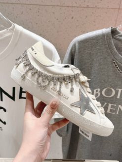 Кеды женские Golden Goose Premium A138350 с подвесками белые