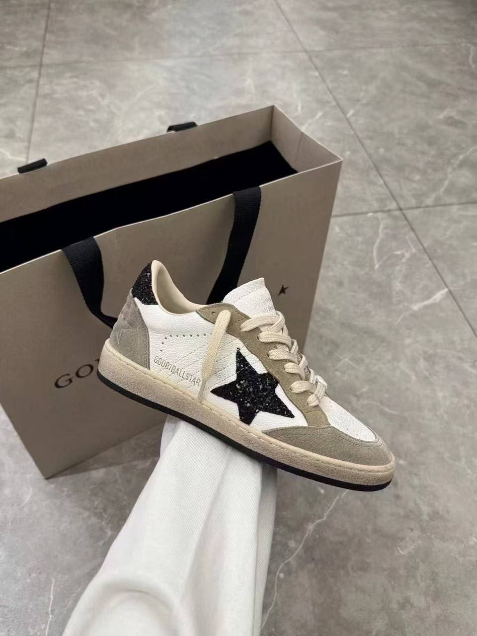 Кеды женские Golden Goose Premium A138417 белые фото 3 Кеды женские Golden Goose Premium A138417 белые - фото 3