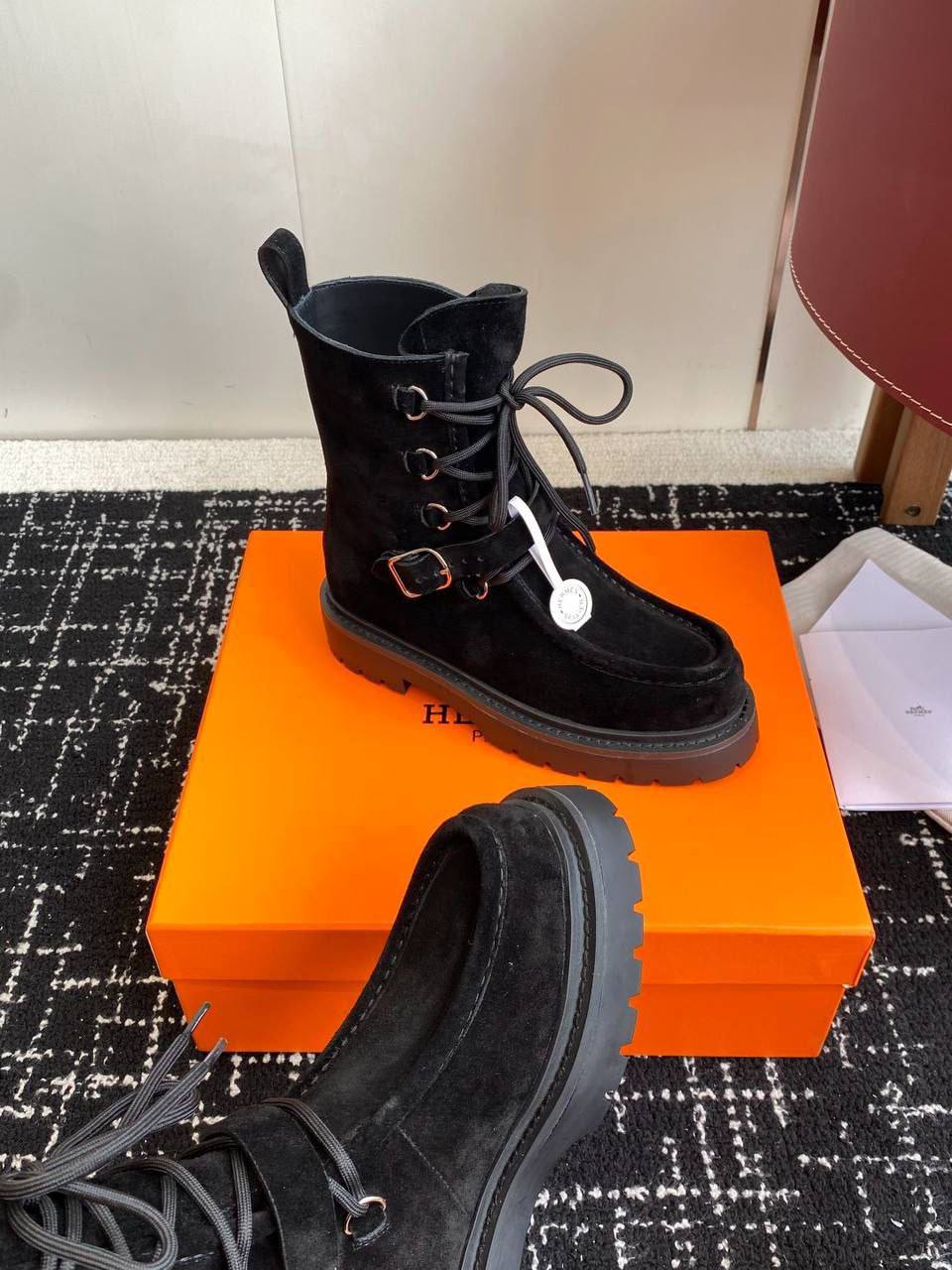 Ботильоны Hermes Land Ankle Boot H252258Z Premium Suede Calfskin Black фото 5 Ботильоны Hermes Land Ankle Boot H252258Z Premium Suede Calfskin Black - фото 5