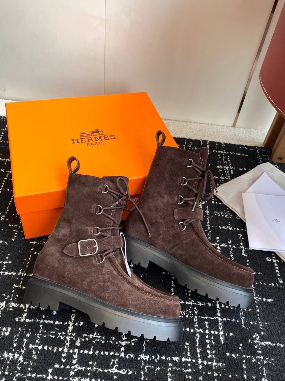 Ботильоны Hermes Land Ankle Boot H252258Z Premium Suede Calfskin Brown фото 3 Ботильоны Hermes Land Ankle Boot H252258Z Premium Suede Calfskin Brown - фото 3