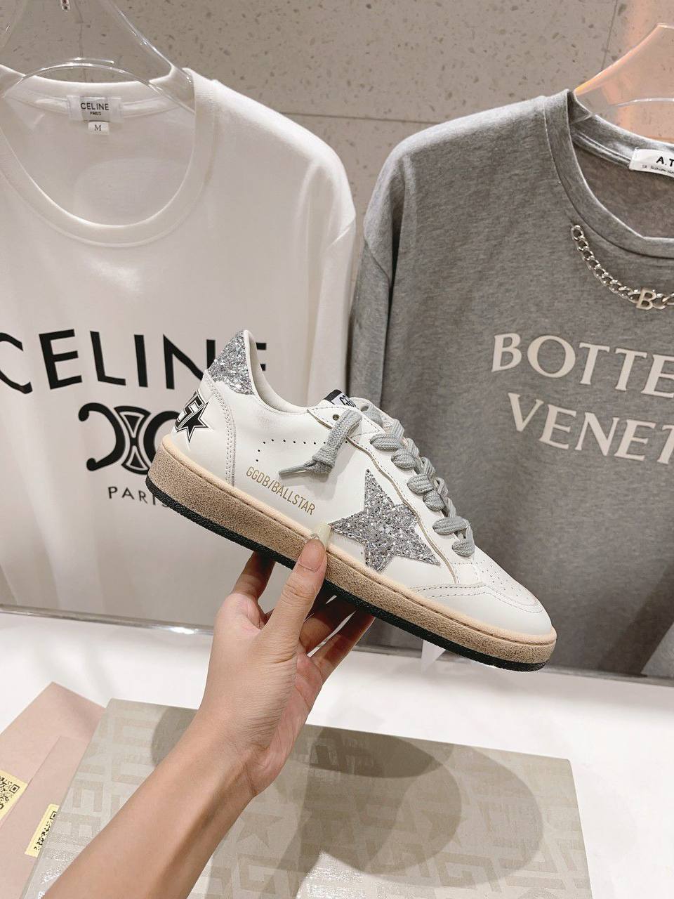 Кеды женские Golden Goose Premium A138479 белые фото 2 Кеды женские Golden Goose Premium A138479 белые - фото 2