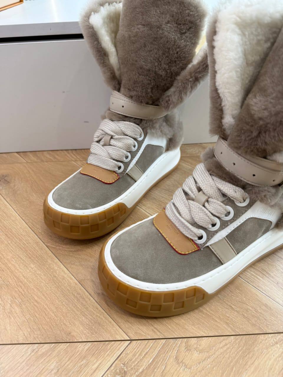 Louis Vuitton Lace-Up Ankle Boot Sneaker 1AIV0255 Premium Beige фото 5 Louis Vuitton Lace-Up Ankle Boot Sneaker 1AIV0255 Premium Beige - фото 5