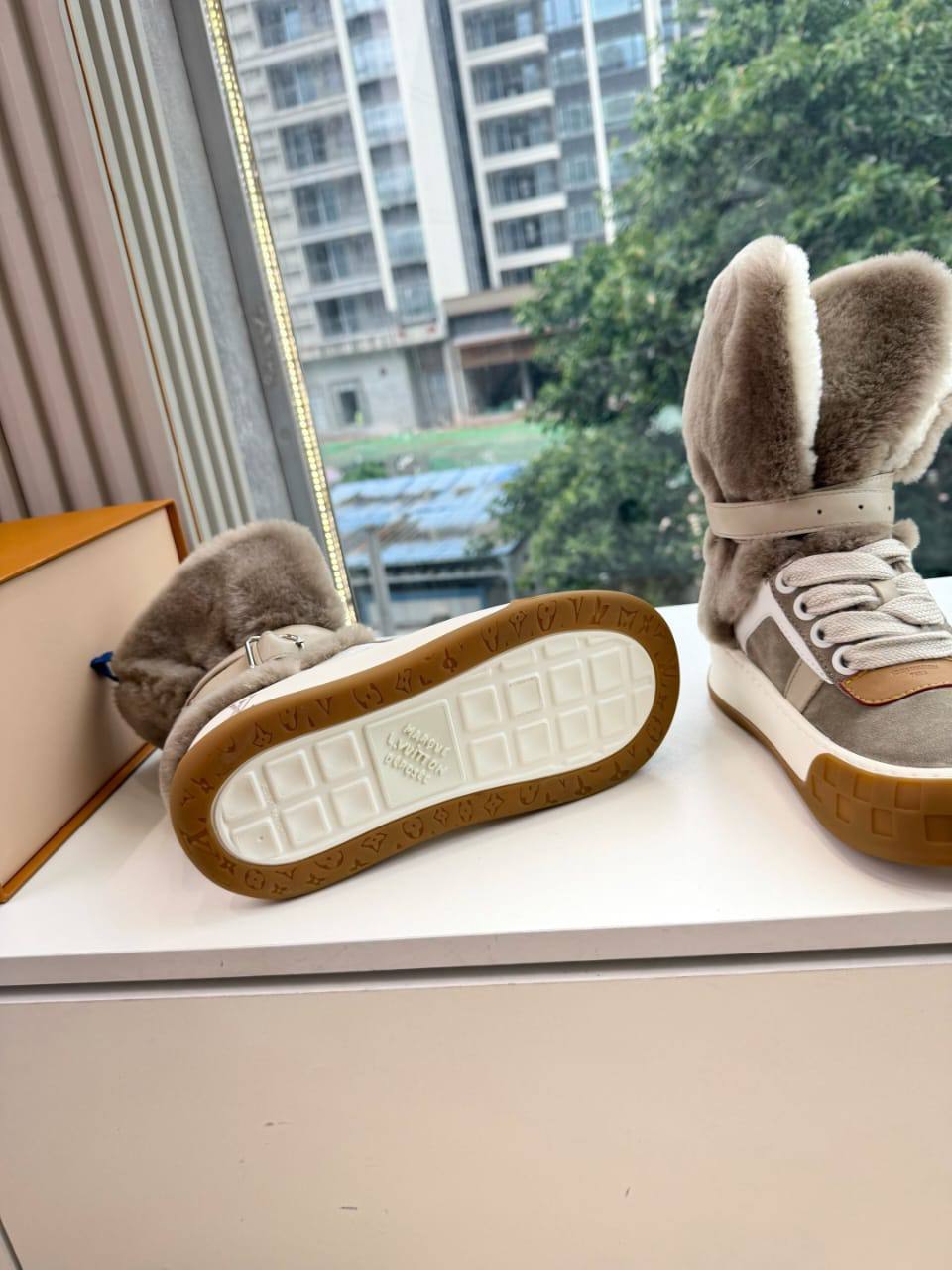 Louis Vuitton Lace-Up Ankle Boot Sneaker 1AIV0255 Premium Beige фото 4 Louis Vuitton Lace-Up Ankle Boot Sneaker 1AIV0255 Premium Beige - фото 4
