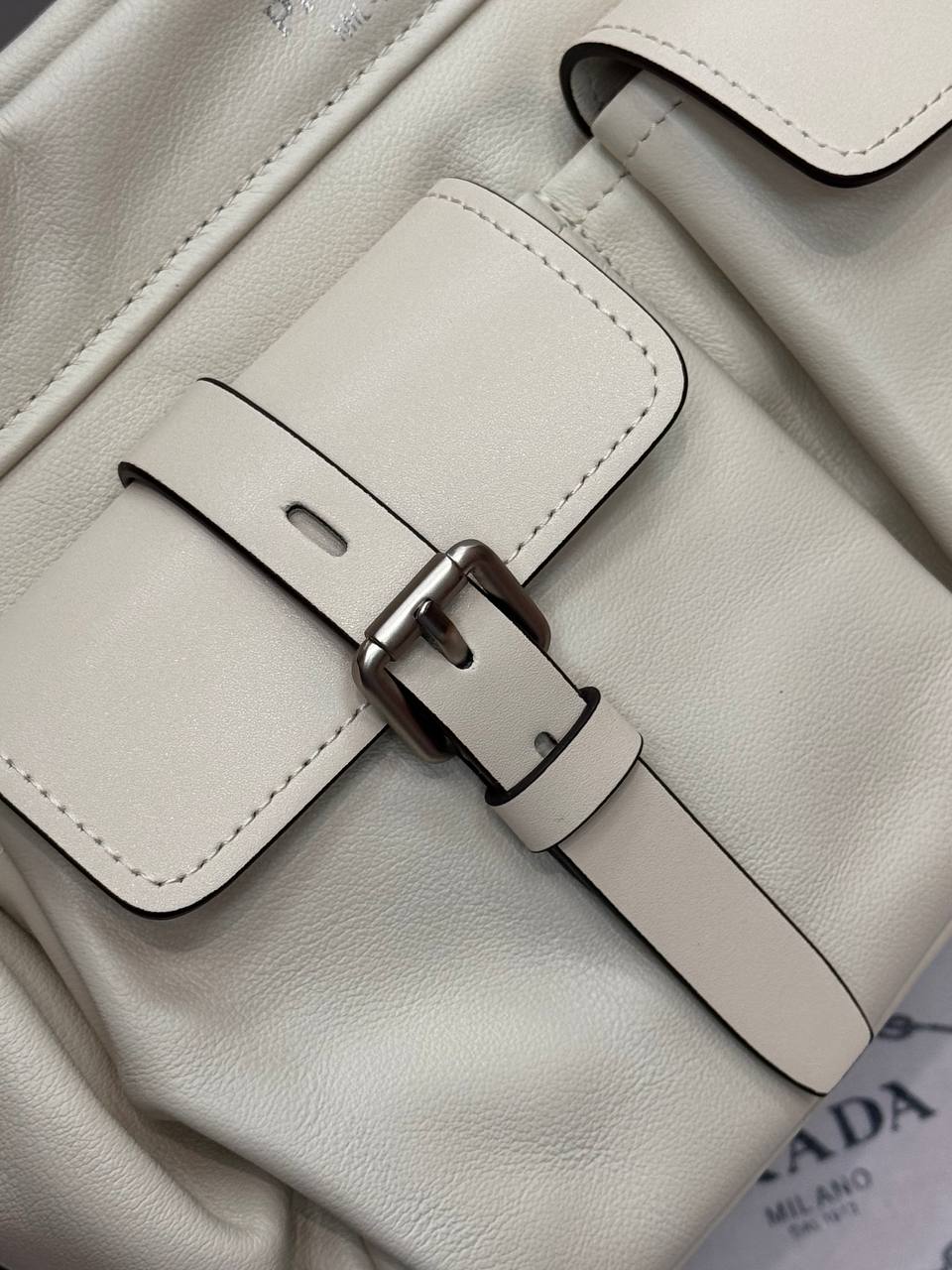 Сумка Prada Route Bag 30/20 см белая фото 2 Сумка Prada Route Bag 30/20 см белая - фото 2