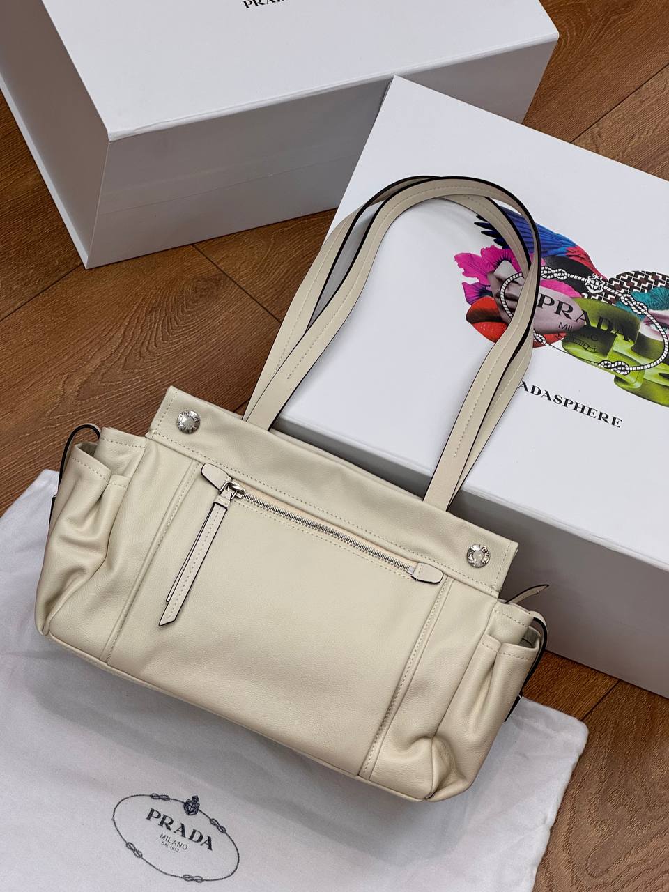 Сумка Prada Route Bag 30/20 см белая фото 3 Сумка Prada Route Bag 30/20 см белая - фото 3
