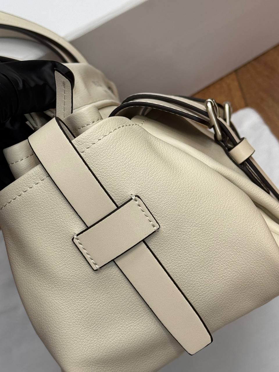 Сумка Prada Route Bag 30/20 см белая фото 6 Сумка Prada Route Bag 30/20 см белая - фото 6
