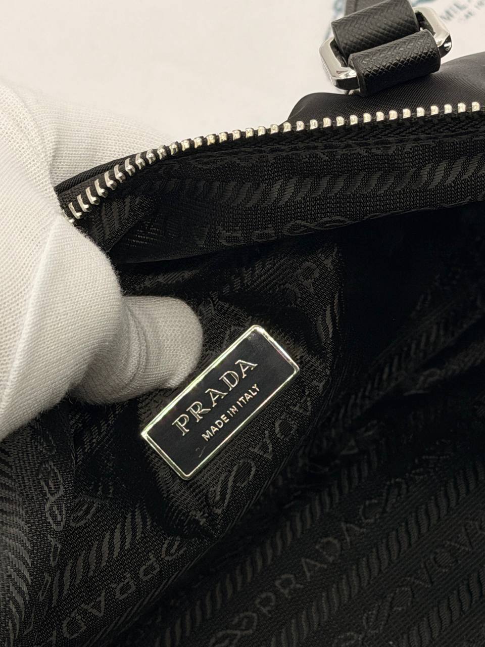 Сумка Prada Re-Edition 2005 Re-Nylon 32/16 sm Black фото 8 Сумка Prada Re-Edition 2005 Re-Nylon 32/16 sm Black - фото 8
